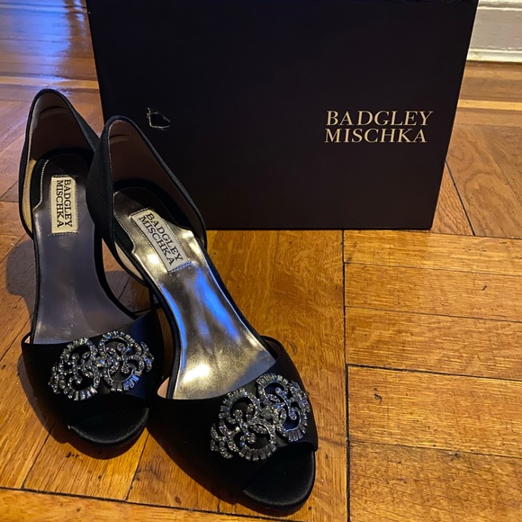 Badgley Mischka, peep toe, satin heels - Picture 1 of 4